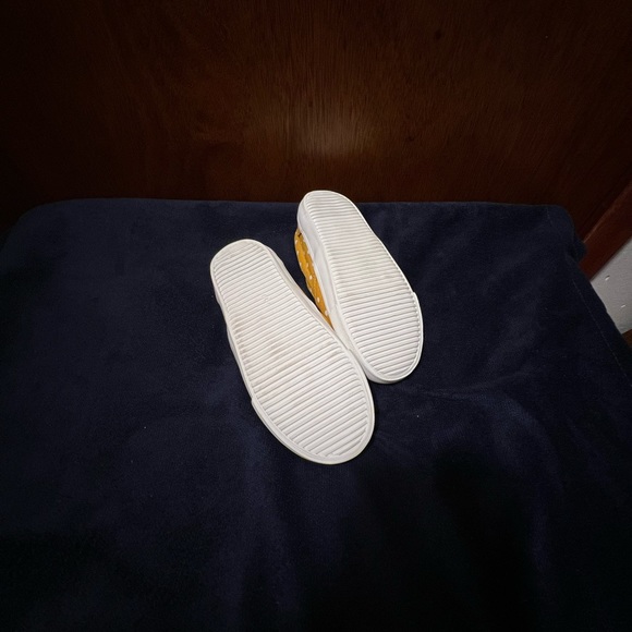 Old Navy size 10 and 11 yellow polka dot shoes - Picture 6 of 7